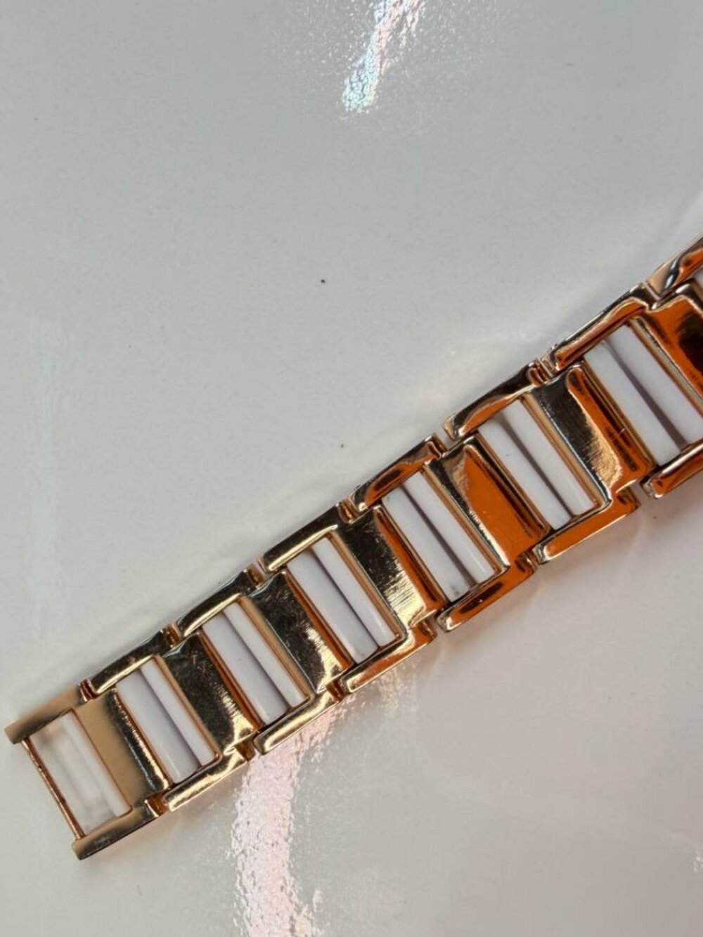 WLISTH Women’s Watch – Rose Gold & White Crystal Accent - Picture 16 of 16